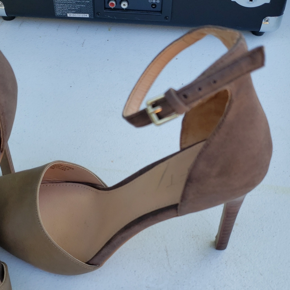 LOFT Shoes - Picture 2 of 5